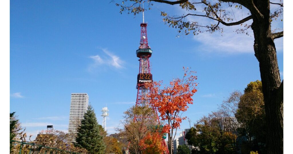 青空と札幌テレビ塔