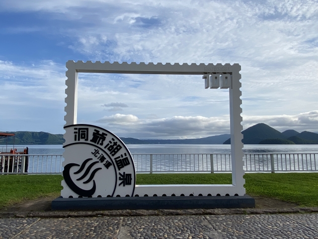 洞爺湖温泉のオブジェと洞爺湖