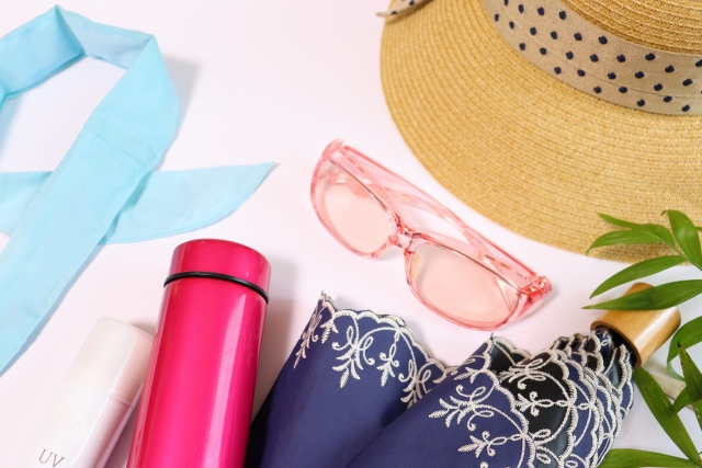 折りたたみ傘やぼおうしなっどの日よけアイテム